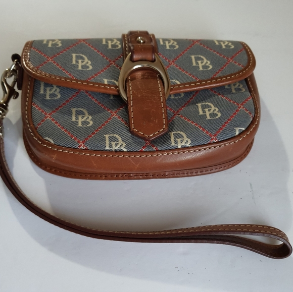 Dooney&Bourke Wristlet - Picture 1 of 5